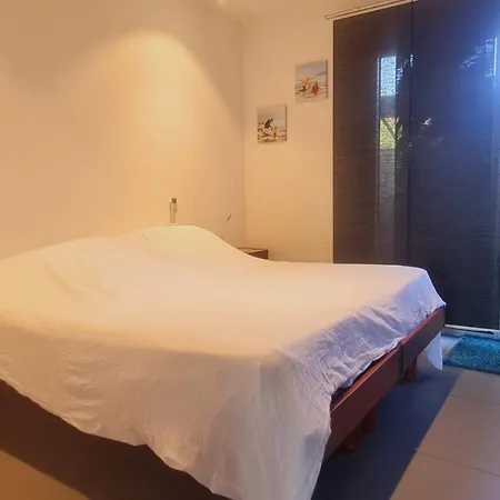 Appart Climatise Vue Et Proche Mer Residence De Standing Piscine