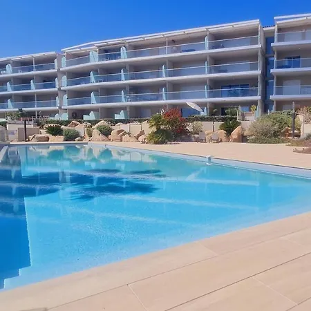 Appart Climatise Vue Et Proche Mer Residence De Standing Piscine Kamiesch