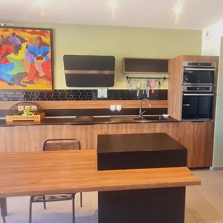 Appart Climatise Vue Et Proche Mer Residence De Standing Piscine Kamiesch
