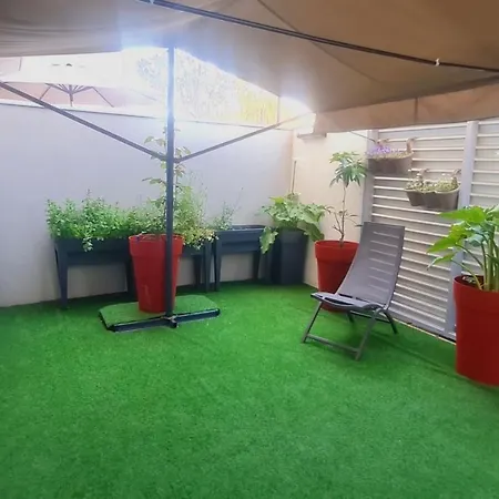 Appart Climatise Vue Et Proche Mer Residence De Standing Piscine Kamiesch