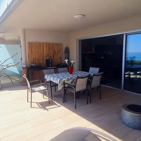 Appart Climatise Vue Et Proche Mer Residence De Standing Piscine